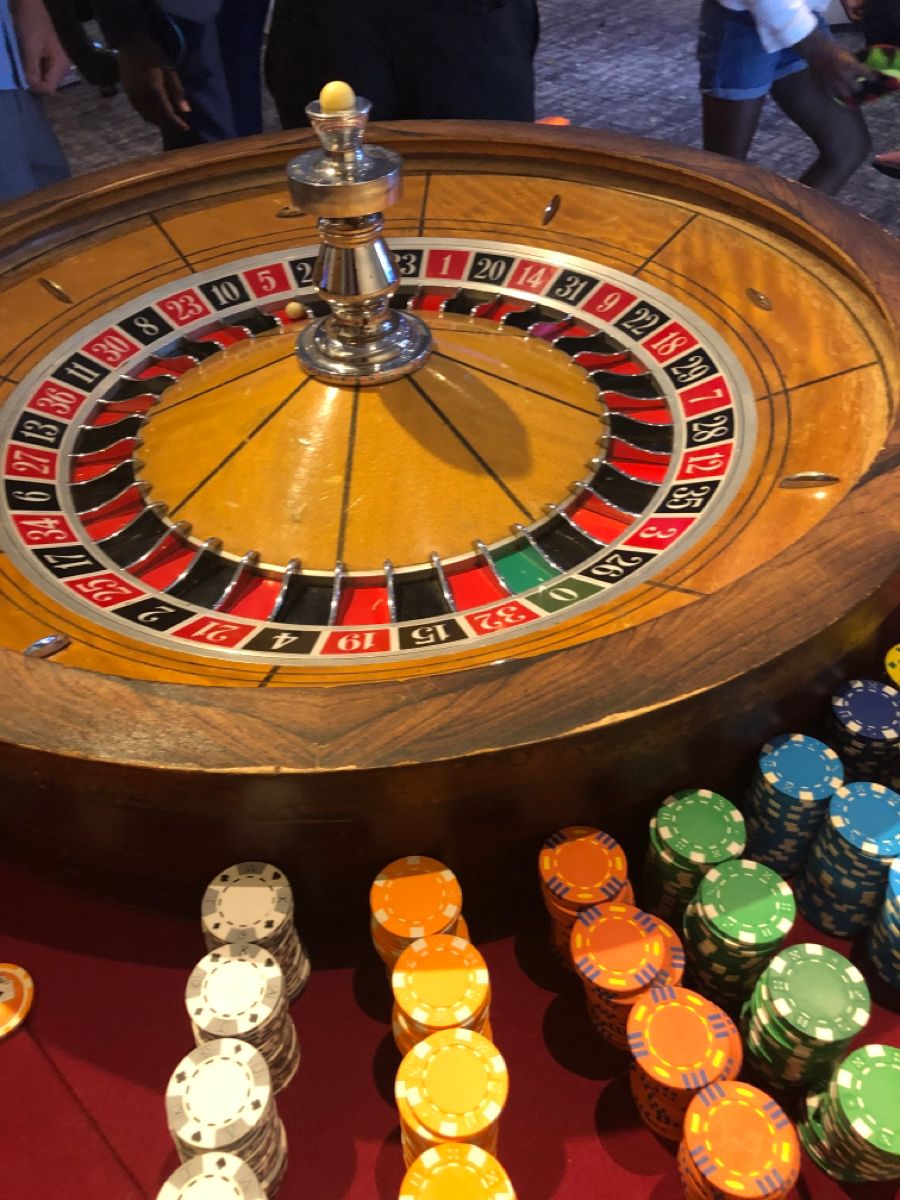 Infinity Slots کھلاڑیوں کے لیے لائیو کیسینو سیکشن
